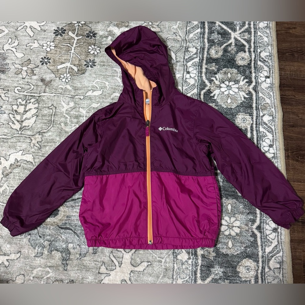 Columbia Two-Tone Hooded rain Jacket in deep burgundy and Pink